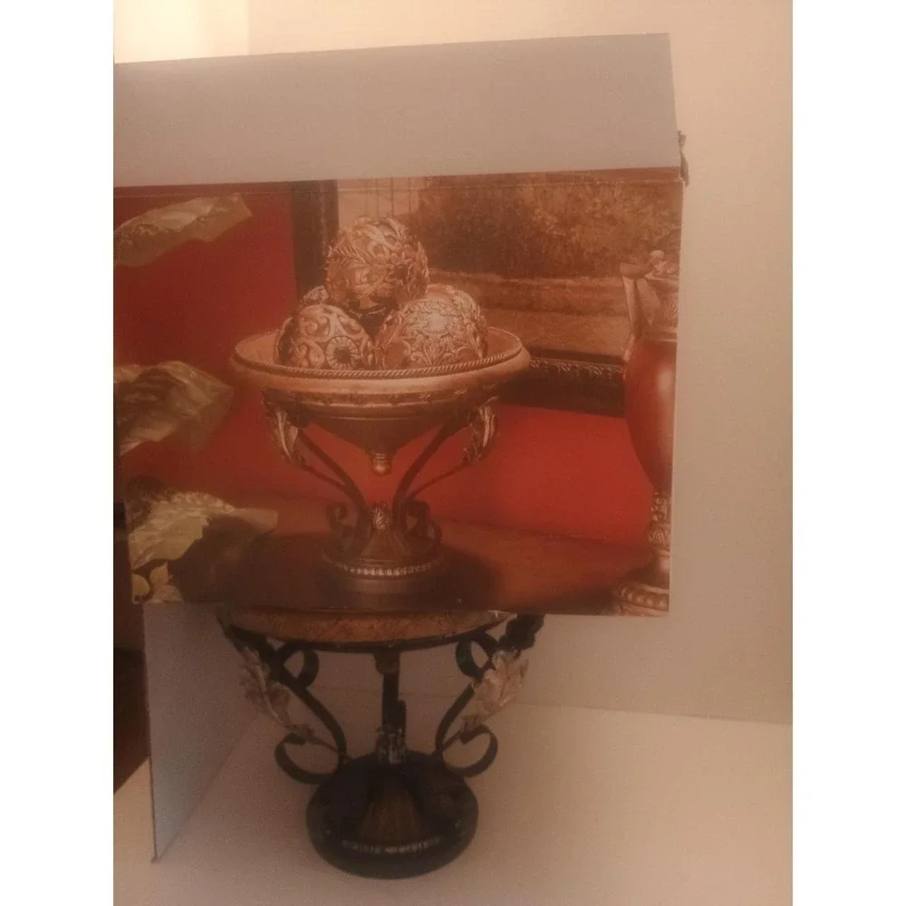 Vintage Decorative Centerpiece Bowl- Gold Metal Leaf Pattern